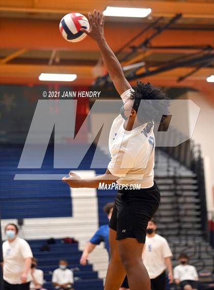 Thumbnail 2 in Silverado vs. Sierra Vista photogallery.