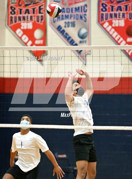 Thumbnail 2 in Silverado vs. Sierra Vista photogallery.