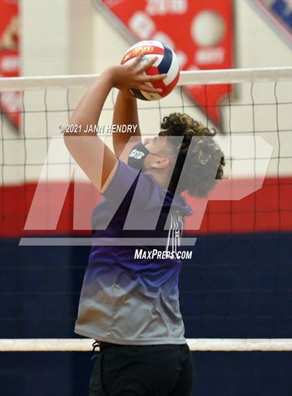 Thumbnail 1 in Silverado vs. Sierra Vista photogallery.