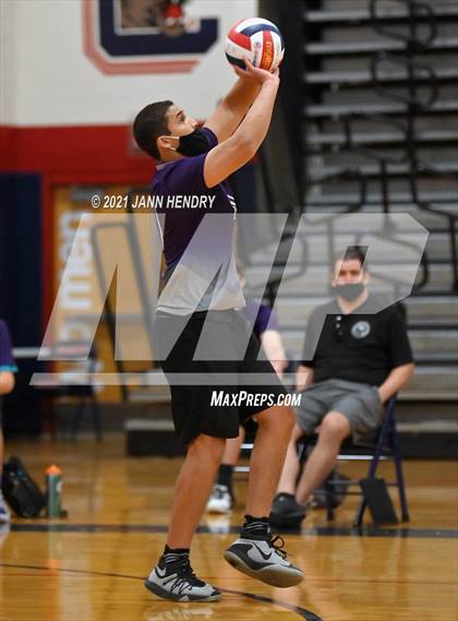 Thumbnail 2 in Silverado vs. Sierra Vista photogallery.