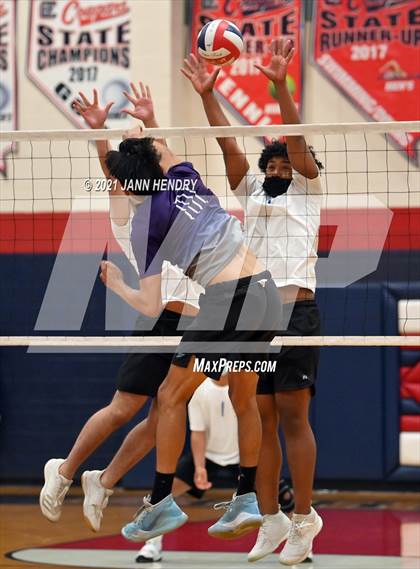 Thumbnail 2 in Silverado vs. Sierra Vista photogallery.