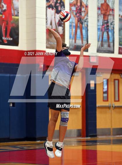 Thumbnail 2 in Silverado vs. Sierra Vista photogallery.