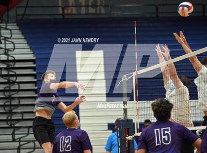 Thumbnail 2 in Silverado vs. Sierra Vista photogallery.