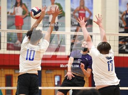 Thumbnail 1 in Silverado vs. Sierra Vista photogallery.