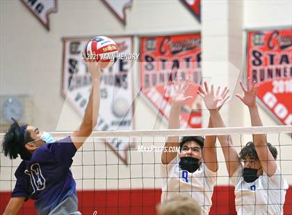 Thumbnail 2 in Silverado vs. Sierra Vista photogallery.