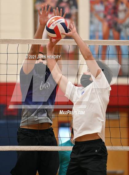 Thumbnail 2 in Silverado vs. Sierra Vista photogallery.
