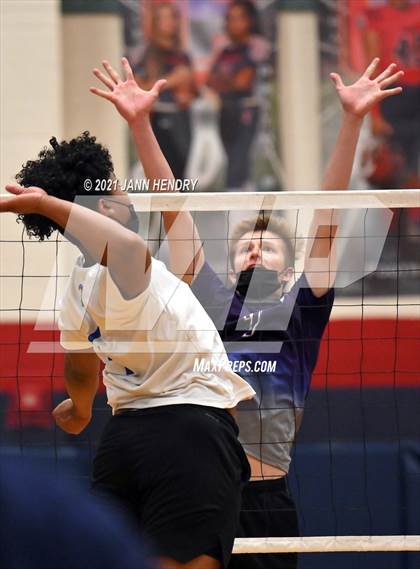 Thumbnail 2 in Silverado vs. Sierra Vista photogallery.