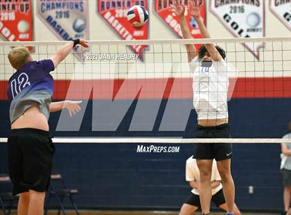 Thumbnail 1 in Silverado vs. Sierra Vista photogallery.