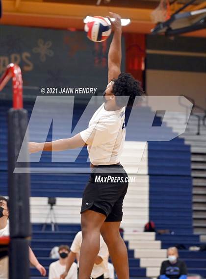 Thumbnail 1 in Silverado vs. Sierra Vista photogallery.
