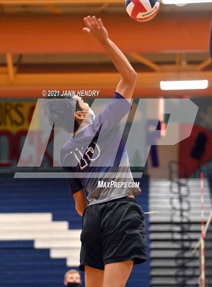 Thumbnail 3 in Silverado vs. Sierra Vista photogallery.