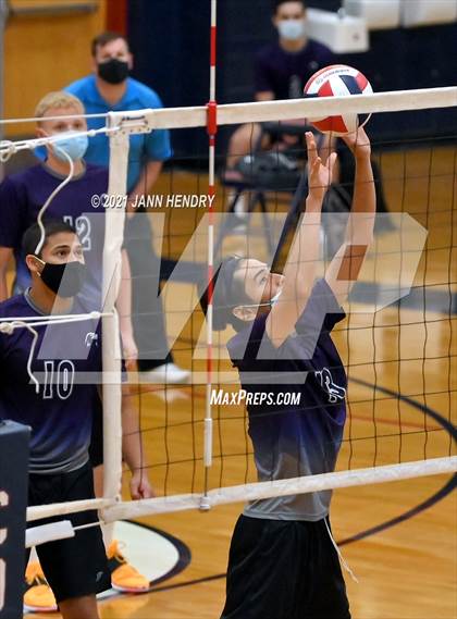 Thumbnail 3 in Silverado vs. Sierra Vista photogallery.