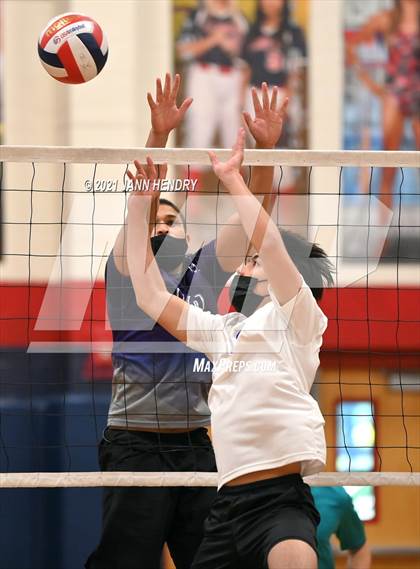 Thumbnail 3 in Silverado vs. Sierra Vista photogallery.