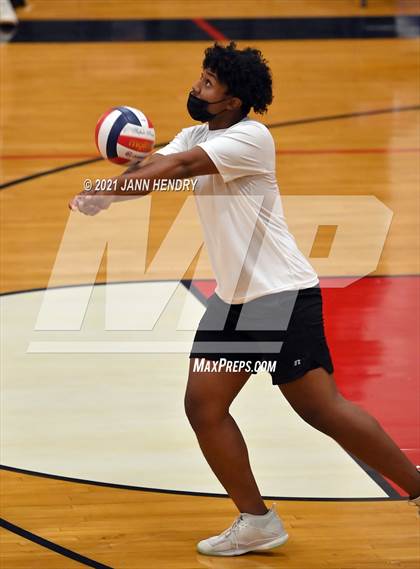Thumbnail 3 in Silverado vs. Sierra Vista photogallery.