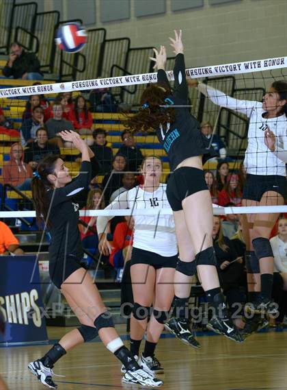 Thumbnail 3 in Archbishop Mitty vs. Santiago (CIF State D2 Final) photogallery.