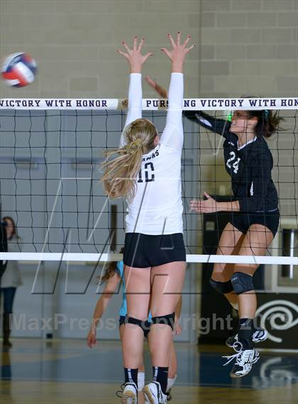 Thumbnail 2 in Archbishop Mitty vs. Santiago (CIF State D2 Final) photogallery.