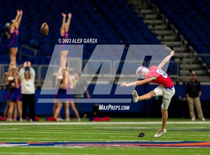 Thumbnail 1 in Westlake vs United (UIL 6A D1 regional playoffs) photogallery.