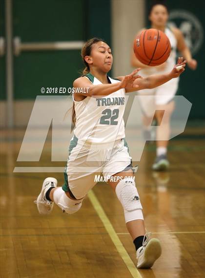 Thumbnail 1 in Castro Valley vs. Carondelet photogallery.