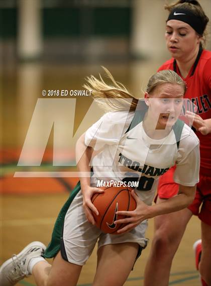Thumbnail 1 in Castro Valley vs. Carondelet photogallery.