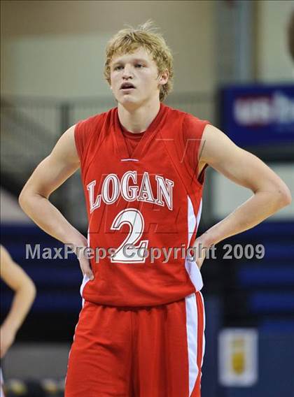 Thumbnail 2 in LaCrosse Logan vs. Appleton East (Converse Eastbay Classic) photogallery.