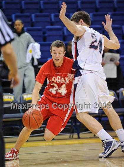 Thumbnail 2 in LaCrosse Logan vs. Appleton East (Converse Eastbay Classic) photogallery.