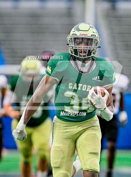 Thumbnail 1 in Warner Robins vs. Ware County (GHSA 5A Championship) photogallery.