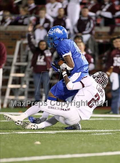 Thumbnail 1 in Tyler vs. Sherman (4A Division 1 Region 2 Quarterfinals) photogallery.