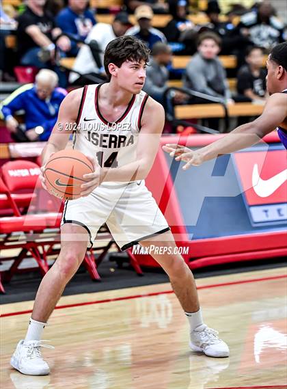 Thumbnail 2 in JSerra Catholic vs. St. Augustine (Nike Extravaganza) photogallery.