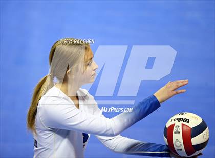 Thumbnail 1 in Broomfield vs. Pueblo West (CHSAA 5A State M7) photogallery.