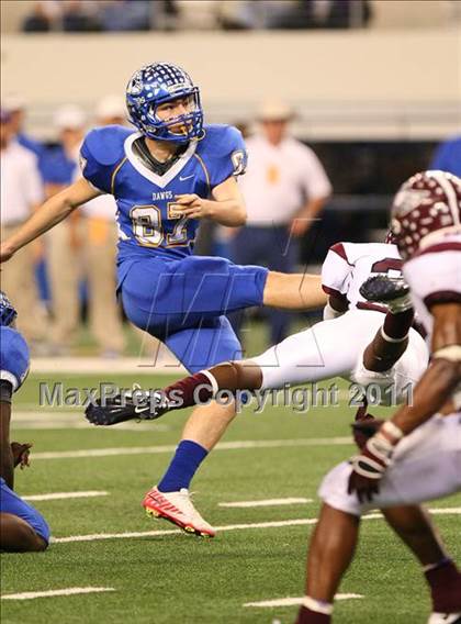Thumbnail 2 in Rowlett vs. Copperas Cove (5A Division ll Regional Playoff ) photogallery.