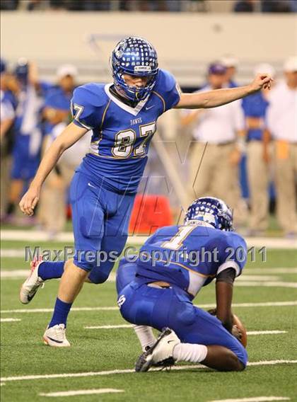 Thumbnail 2 in Rowlett vs. Copperas Cove (5A Division ll Regional Playoff ) photogallery.