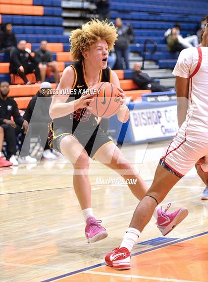 Thumbnail 3 in Coronado vs Clovis West (Tarkanian Classic) photogallery.