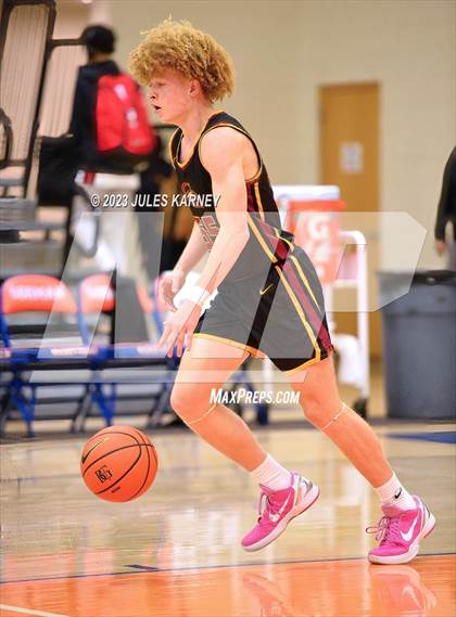 Thumbnail 3 in Coronado vs Clovis West (Tarkanian Classic) photogallery.