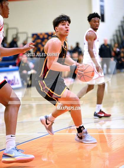 Thumbnail 1 in Coronado vs Clovis West (Tarkanian Classic) photogallery.