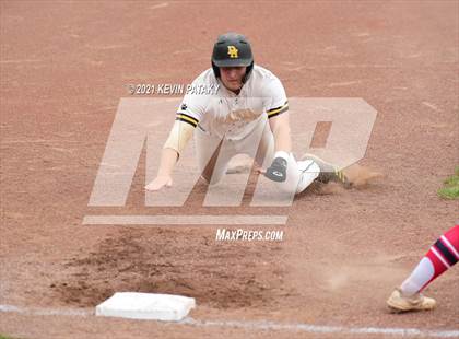 Thumbnail 3 in Avon vs. Daniel Hand (CIAC Class L Semifinal) photogallery.