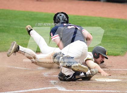 Thumbnail 2 in Avon vs. Daniel Hand (CIAC Class L Semifinal) photogallery.