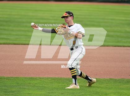 Thumbnail 1 in Avon vs. Daniel Hand (CIAC Class L Semifinal) photogallery.