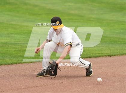 Thumbnail 3 in Avon vs. Daniel Hand (CIAC Class L Semifinal) photogallery.