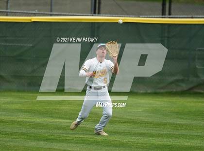 Thumbnail 1 in Avon vs. Daniel Hand (CIAC Class L Semifinal) photogallery.
