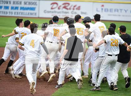 Thumbnail 2 in Avon vs. Daniel Hand (CIAC Class L Semifinal) photogallery.