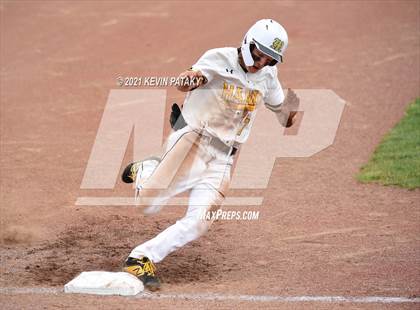 Thumbnail 1 in Avon vs. Daniel Hand (CIAC Class L Semifinal) photogallery.