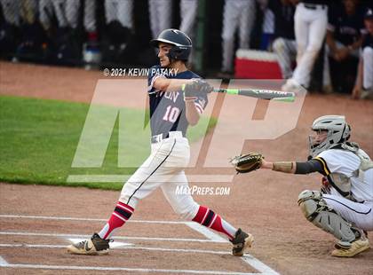 Thumbnail 2 in Avon vs. Daniel Hand (CIAC Class L Semifinal) photogallery.
