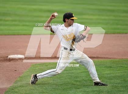 Thumbnail 2 in Avon vs. Daniel Hand (CIAC Class L Semifinal) photogallery.