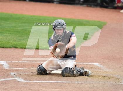 Thumbnail 1 in Avon vs. Daniel Hand (CIAC Class L Semifinal) photogallery.