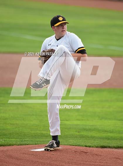 Thumbnail 2 in Avon vs. Daniel Hand (CIAC Class L Semifinal) photogallery.