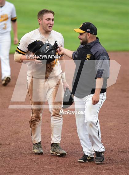Thumbnail 2 in Avon vs. Daniel Hand (CIAC Class L Semifinal) photogallery.