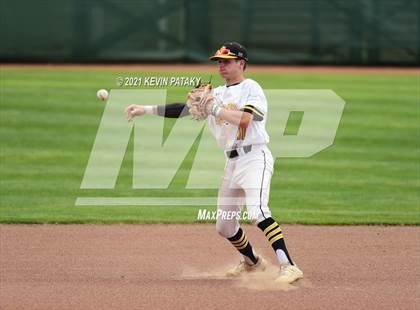 Thumbnail 3 in Avon vs. Daniel Hand (CIAC Class L Semifinal) photogallery.