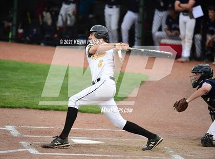 Thumbnail 2 in Avon vs. Daniel Hand (CIAC Class L Semifinal) photogallery.