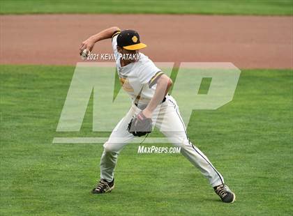 Thumbnail 3 in Avon vs. Daniel Hand (CIAC Class L Semifinal) photogallery.