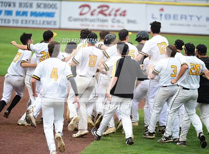 Thumbnail 1 in Avon vs. Daniel Hand (CIAC Class L Semifinal) photogallery.