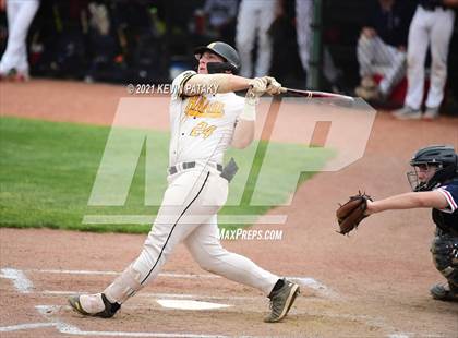 Thumbnail 3 in Avon vs. Daniel Hand (CIAC Class L Semifinal) photogallery.
